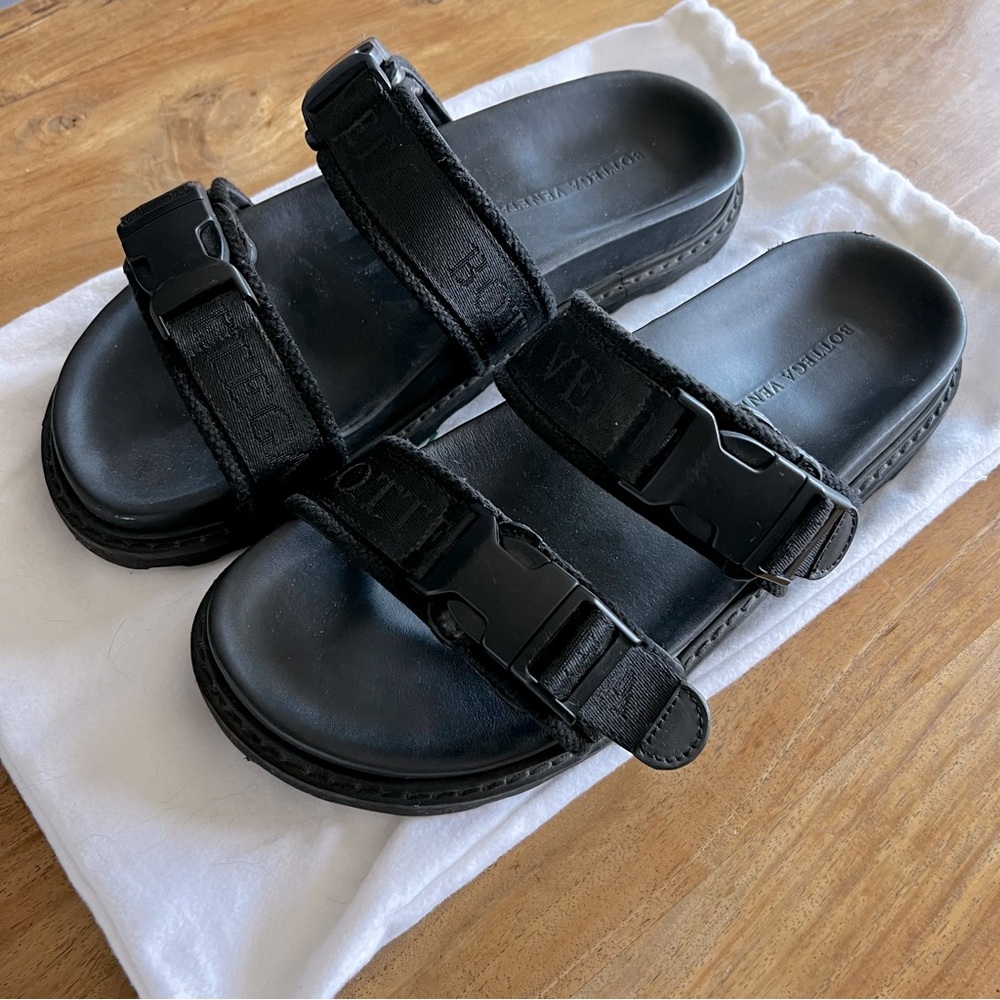 Men’s Bottega Veneta Strap Leather Sandals - size 43